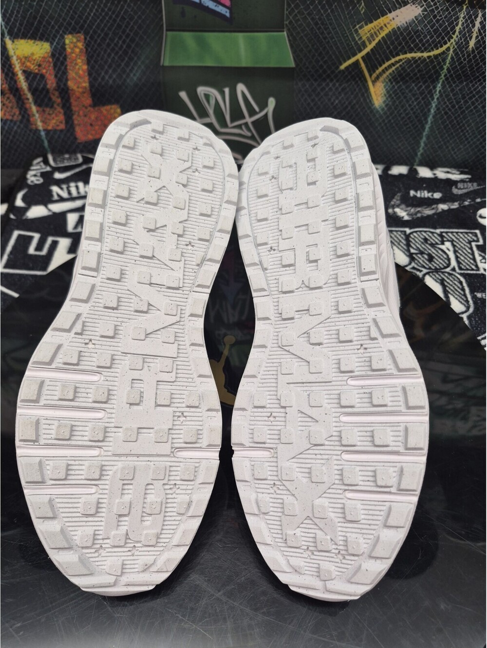Nike Air Max Bia Womens Size 8.5w And Mens Size Size 7m White Running Sneakers - Picture 5 of 7